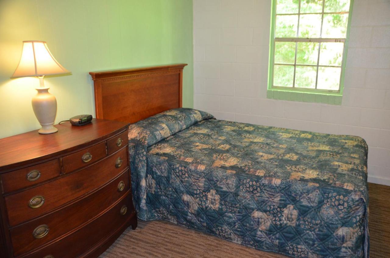 The Retreat At Center Hill Lake Hotel Silver Point Room photo